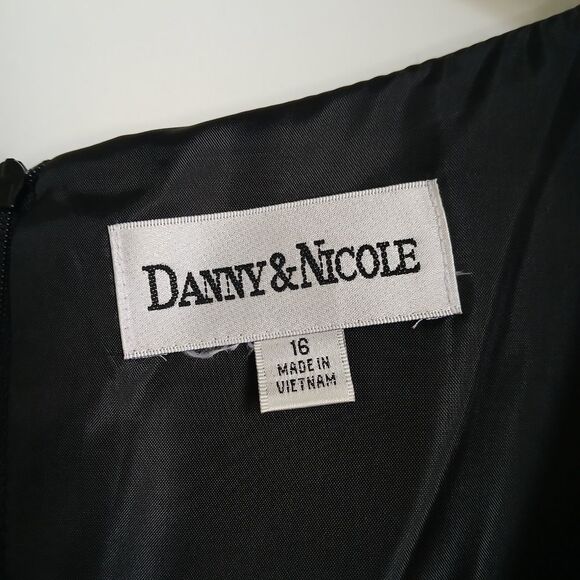 Danny & Nicole Black Sheath Midi Dress Scoop Neckline Sleeveless Cocktail - Picture 3 of 9